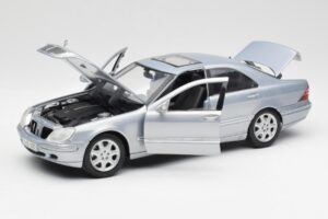 Mercedes S-Class W220 Jasnoniebieski Maisto 1:18 56050 Metal — zdjęcie 2 z 8
