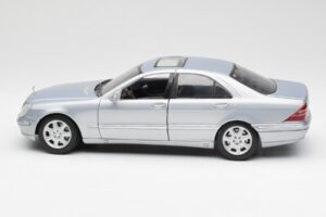 Mercedes S-Class W220 Jasnoniebieski Maisto 1:18 56050 Metal — zdjęcie 4 z 8