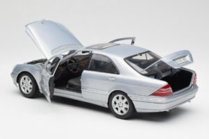 Mercedes S-Class W220 Jasnoniebieski Maisto 1:18 56050 Metal — zdjęcie 5 z 8