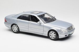 Mercedes S-Class W220 Jasnoniebieski Maisto 1:18 56050 Metal — zdjęcie 6 z 8