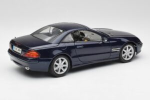 Mercedes SL 500 R230 Niebieski Maisto 1:18 B66962126 Metal — zdjęcie 3 z 8