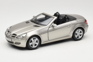Mercedes SLK R171 Jasny Brąz Metalik Maisto 1:18 31674-R1 Metal