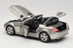 Mercedes SLK R171 Jasny Brąz Metalik Maisto 1:18 31674-R1 Metal — zdjęcie 5 z 8