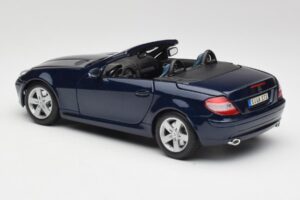 Mercedes SLK R171 Niebieski Maisto 1:18 B66962190 Metal — zdjęcie 7 z 8