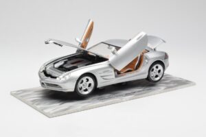 Mercedes SLR Vision Srebrny Limitowana Edycja Z Aluminiową Podstawką Bburago 1:18 B66962102 Metal — zdjęcie 2 z 8