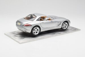 Mercedes SLR Vision Srebrny Limitowana Edycja Z Aluminiową Podstawką Bburago 1:18 B66962102 Metal — zdjęcie 3 z 8