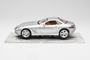 Mercedes SLR Vision Srebrny Limitowana Edycja Z Aluminiową Podstawką Bburago 1:18 B66962102 Metal — zdjęcie 4 z 8