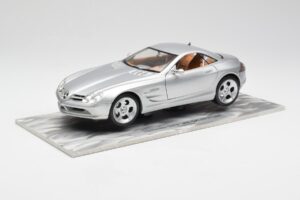 Mercedes SLR Vision Srebrny Limitowana Edycja Z Aluminiową Podstawką Bburago 1:18 B66962102 Metal