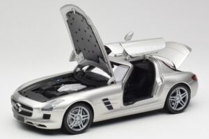 Mercedes SLS AMG C197 Matt Srebrny Minichamps 1:18 100039029 Metal — zdjęcie 2 z 8