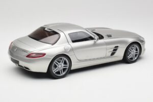 Mercedes SLS AMG C197 Matt Srebrny Minichamps 1:18 100039029 Metal — zdjęcie 3 z 8