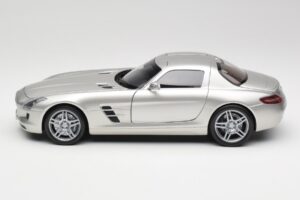 Mercedes SLS AMG C197 Matt Srebrny Minichamps 1:18 100039029 Metal — zdjęcie 4 z 8