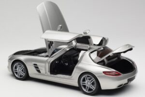 Mercedes SLS AMG C197 Matt Srebrny Minichamps 1:18 100039029 Metal — zdjęcie 5 z 8