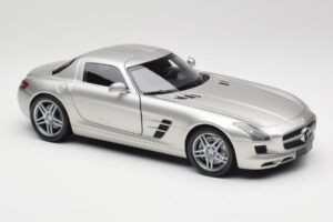 Mercedes SLS AMG C197 Matt Srebrny Minichamps 1:18 100039029 Metal — zdjęcie 6 z 8