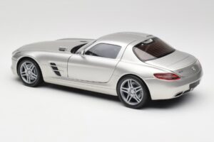 Mercedes SLS AMG C197 Matt Srebrny Minichamps 1:18 100039029 Metal — zdjęcie 7 z 8