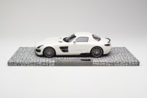 Mercedes Brabus SLS AMG 700 Biturbo Pearl Biały Minichamps 1:18 107032020 Metal — zdjęcie 3 z 6