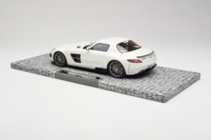 Mercedes Brabus SLS AMG 700 Biturbo Pearl Biały Minichamps 1:18 107032020 Metal — zdjęcie 5 z 6