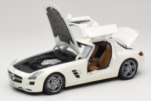 Mercedes SLS AMG Designo Mystic White Museum Edition Minichamps 1:18 B66055551 Metal — zdjęcie 2 z 8