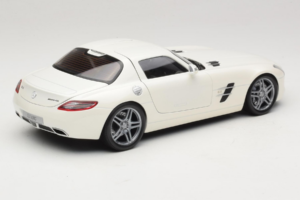 Mercedes SLS AMG Designo Mystic White Museum Edition Minichamps 1:18 B66055551 Metal — zdjęcie 3 z 8