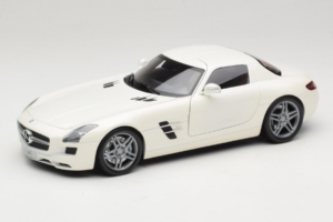 Mercedes SLS AMG Designo Mystic White Museum Edition Minichamps 1:18 B66055551 Metal