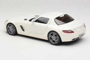 Mercedes SLS AMG Designo Mystic White Museum Edition Minichamps 1:18 B66055551 Metal — zdjęcie 7 z 8