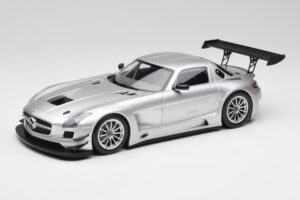 Mercedes SLS AMG GT3 C197 Street Srebrny Minichamps 1:18 151113100 Metal