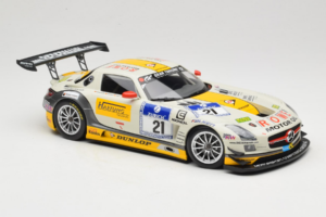 Mercedes SLS AMG GT3 #21 Rowe Racing M. Hartung / N. Heyer ADAC 24 Hours Nurburgring 2013 Minichamps 1:18 151133121 Metal — zdjęcie 4 z 6