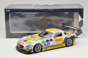 Mercedes SLS AMG GT3 #21 Rowe Racing M. Hartung / N. Heyer ADAC 24 Hours Nurburgring 2013 Minichamps 1:18 151133121 Metal — zdjęcie 6 z 6