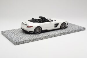 Mercedes Brabus SLS AMG 700 Biturbo Roadster Pearl Biały Minichamps 1:18 107032130 Metal — zdjęcie 2 z 6