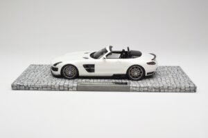 Mercedes Brabus SLS AMG 700 Biturbo Roadster Pearl Biały Minichamps 1:18 107032130 Metal — zdjęcie 3 z 6