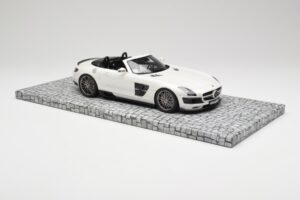 Mercedes Brabus SLS AMG 700 Biturbo Roadster Pearl Biały Minichamps 1:18 107032130 Metal — zdjęcie 4 z 6