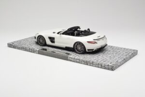 Mercedes Brabus SLS AMG 700 Biturbo Roadster Pearl Biały Minichamps 1:18 107032130 Metal — zdjęcie 5 z 6