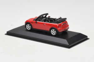 Mini Cooper R52 Kabriolet Czerwony Minichamps 1:43 431138230 Metal — zdjęcie 3 z 4