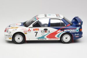 Mitsubishi Lancer Evo 3 Group A #4 T. Makinen / S. Harjanne Rally Australia 1996 Otto 1:18 OT475 Żywica — zdjęcie 3 z 6