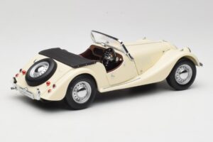 Morgan 4/4 Series II Biały Kyosho 1:18 08111W Metal — zdjęcie 3 z 8