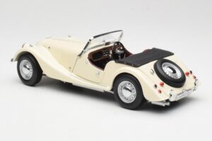 Morgan 4/4 Series II Biały Kyosho 1:18 08111W Metal — zdjęcie 7 z 8