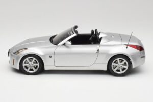 Nissan 350Z Z33 Roadster Diamond Srebrny AUTOart 1:18 77371 Metal — zdjęcie 4 z 8
