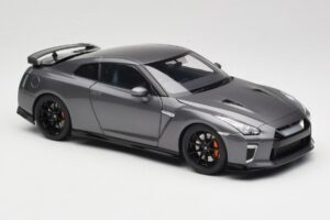Nissan GT-R R35 Track Edition NISMO Gun Metallic MotorHelix 1:18 M83507 Metal — zdjęcie 6 z 8