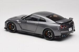 Nissan GT-R R35 Track Edition NISMO Gun Metallic MotorHelix 1:18 M83507 Metal — zdjęcie 7 z 8