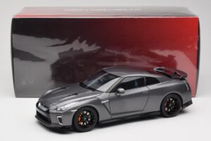 Nissan GT-R R35 Track Edition NISMO Gun Metallic MotorHelix 1:18 M83507 Metal — zdjęcie 8 z 8