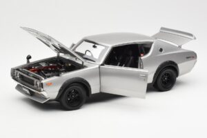 Nissan Skyline 2000 GT-R KPGC110 Srebrny Kyosho 1:18 08255S Metal — zdjęcie 2 z 8