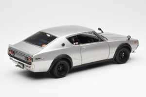 Nissan Skyline 2000 GT-R KPGC110 Srebrny Kyosho 1:18 08255S Metal — zdjęcie 3 z 8