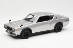 Nissan Skyline 2000 GT-R KPGC110 Srebrny Kyosho 1:18 08255S Metal