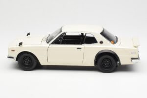 Nissan Skyline 2000 GT-R KPGC110 Biały Kyosho 1:18 08127W Metal — zdjęcie 4 z 8
