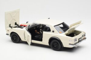 Nissan Skyline 2000 GT-R KPGC110 Biały Kyosho 1:18 08127W Metal — zdjęcie 5 z 8