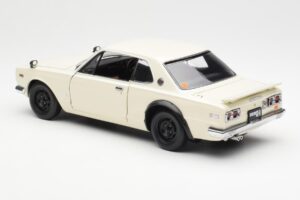 Nissan Skyline 2000 GT-R KPGC110 Biały Kyosho 1:18 08127W Metal — zdjęcie 7 z 8