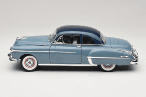 Oldsmobile 88 Niebieski Grease Auto World 1:18 AWSS103/06 Metal — zdjęcie 4 z 8