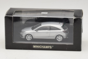 Opel Astra H GTC Srebrny Minichamps 1:43 ASTRA003 Metal — zdjęcie 4 z 4