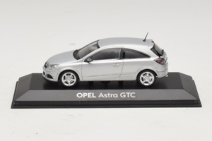 Opel Astra H GTC Srebrny Minichamps 1:43 ASTRA003 Metal