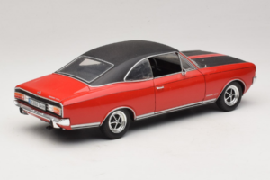 Opel Commodore GS/E Czerwony Revell 1:18 8826 Metal — zdjęcie 3 z 8