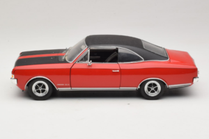 Opel Commodore GS/E Czerwony Revell 1:18 8826 Metal — zdjęcie 4 z 8